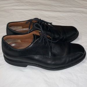 Men’s 11 Clark’s Black Active Air Vent Dress Shoes.